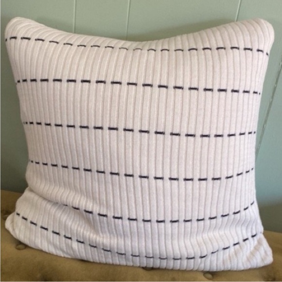 Comfort Set Pillow, Throw & Wrap Natural Black Woven Cashmere Blend Fabulous Set - Picture 2 of 15
